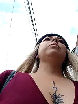 Snapshot of madelaine- chatting on January 24, 2025, 7:39 pm madelaine- online show from January 24, 2025, 7:39 pm