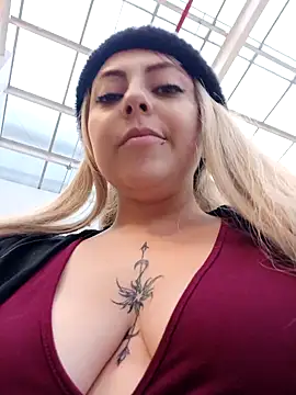 Snapshot of madelaine- chatting on January 24, 2025, 10:41 pm madelaine- online show from January 24, 2025, 10:41 pm