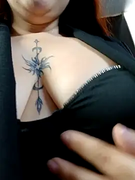 Snapshot of madelaine- chatting on February 2, 2025, 5:04 pm madelaine- online show from February 2, 2025, 5:04 pm