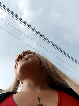 Snapshot of madelaine- chatting on February 4, 2025, 8:49 pm madelaine- online show from February 4, 2025, 8:49 pm