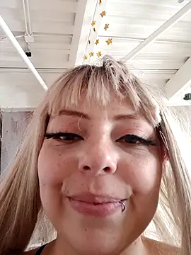 Snapshot of madelaine- chatting on February 10, 2025, 8:21 pm madelaine- online show from February 10, 2025, 8:21 pm