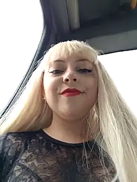 Snapshot of madelaine- chatting on February 13, 2025, 8:03 pm madelaine- online show from February 13, 2025, 8:03 pm