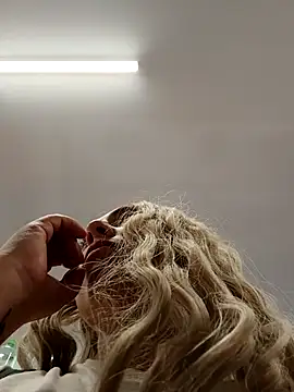 Snapshot of madelaine- chatting on February 28, 2025, 12:10 am madelaine- online show from February 28, 2025, 12:10 am