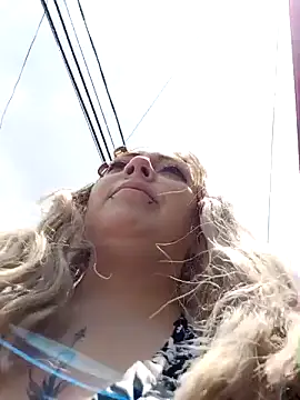 Snapshot of madelaine- chatting on February 28, 2025, 4:42 pm madelaine- online show from February 28, 2025, 4:42 pm