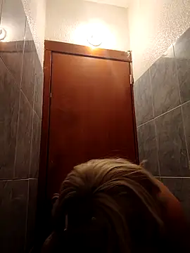 Snapshot of madelaine- chatting on February 28, 2025, 11:56 pm madelaine- online show from February 28, 2025, 11:56 pm