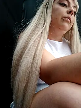 Snapshot of madelaine- chatting on March 3, 2025, 9:48 pm madelaine- online show from March 3, 2025, 9:48 pm