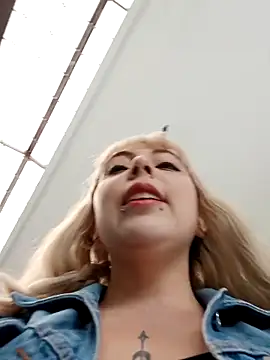 Snapshot of madelaine- chatting on March 4, 2025, 6:18 pm madelaine- online show from March 4, 2025, 6:18 pm