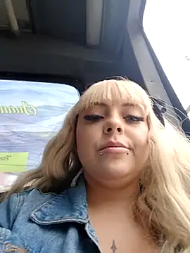 Snapshot of madelaine- chatting on March 5, 2025, 6:01 pm madelaine- online show from March 5, 2025, 6:01 pm