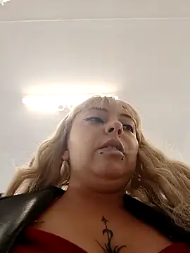 Snapshot of madelaine- chatting on March 6, 2025, 6:48 pm madelaine- online show from March 6, 2025, 6:48 pm