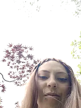 Snapshot of madelaine- chatting on March 7, 2025, 6:33 pm madelaine- online show from March 7, 2025, 6:33 pm