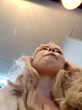 Snapshot of madelaine- chatting on March 10, 2025, 10:55 pm madelaine- online show from March 10, 2025, 10:55 pm