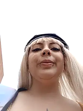 Snapshot of madelaine- chatting on March 14, 2025, 7:12 pm madelaine- online show from March 14, 2025, 7:12 pm