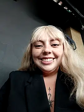 Snapshot of madelaine- chatting on March 19, 2025, 9:05 pm madelaine- online show from March 19, 2025, 9:05 pm