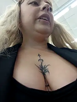 Snapshot of madelaine- chatting on March 20, 2025, 7:04 pm madelaine- online show from March 20, 2025, 7:04 pm