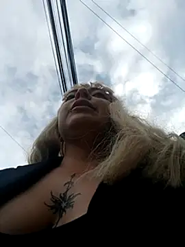 Snapshot of madelaine- chatting on March 20, 2025, 10:07 pm madelaine- online show from March 20, 2025, 10:07 pm