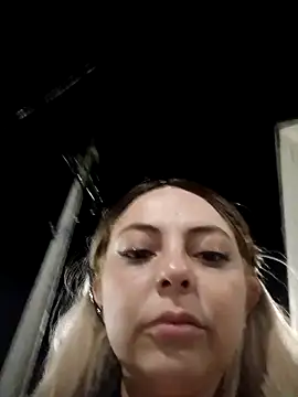 Snapshot of madelaine- chatting on September 14, 2025, 12:21 am madelaine- online show from September 14, 2025, 12:21 am