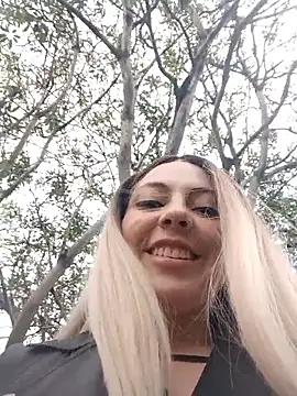 Snapshot of madelaine- chatting on September 15, 2025, 10:32 pm madelaine- online show from September 15, 2025, 10:32 pm