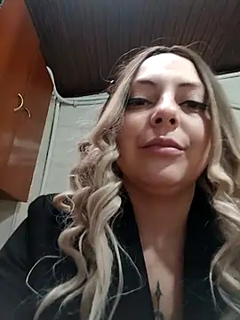 Snapshot of madelaine- chatting on September 23, 2025, 10:24 pm madelaine- online show from September 23, 2025, 10:24 pm