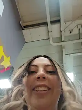 Snapshot of madelaine- chatting on September 24, 2025, 10:02 pm madelaine- online show from September 24, 2025, 10:02 pm