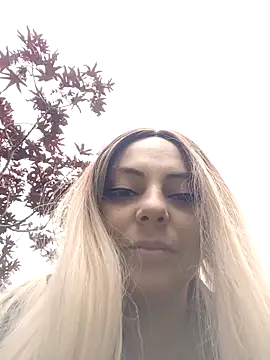 Snapshot of madelaine- chatting on October 5, 2025, 6:28 pm madelaine- online show from October 5, 2025, 6:28 pm