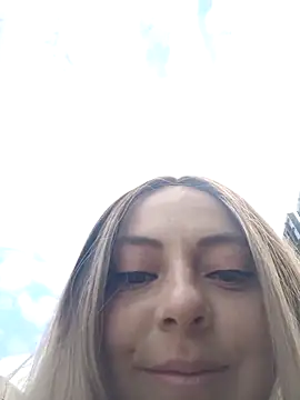 Snapshot of madelaine- chatting on October 7, 2025, 8:28 pm madelaine- online show from October 7, 2025, 8:28 pm