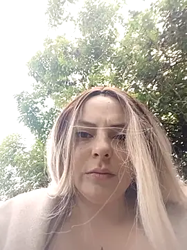 Snapshot of madelaine- chatting on October 10, 2025, 7:35 pm madelaine- online show from October 10, 2025, 7:35 pm