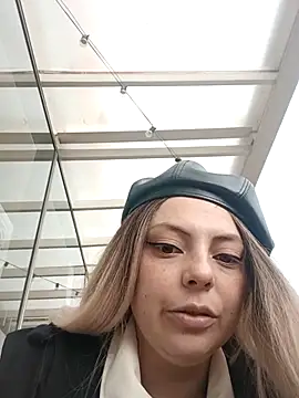 Snapshot of madelaine- chatting on October 11, 2025, 5:22 pm madelaine- online show from October 11, 2025, 5:22 pm