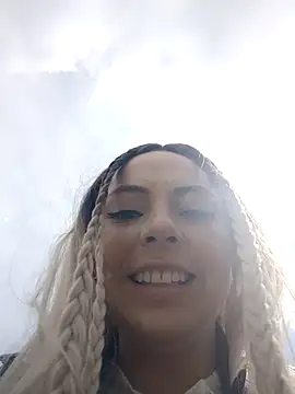 Snapshot of madelaine- chatting on October 16, 2025, 7:04 pm madelaine- online show from October 16, 2025, 7:04 pm