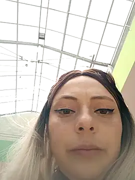 Snapshot of madelaine- chatting on October 20, 2025, 8:09 pm madelaine- online show from October 20, 2025, 8:09 pm