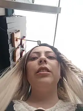 Snapshot of madelaine- chatting on October 23, 2025, 8:29 pm madelaine- online show from October 23, 2025, 8:29 pm