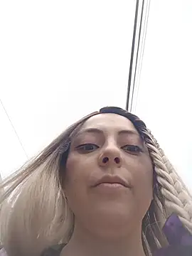 Snapshot of madelaine- chatting on October 24, 2025, 7:54 pm madelaine- online show from October 24, 2025, 7:54 pm