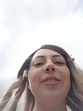 Snapshot of madelaine- chatting on October 28, 2025, 6:54 pm madelaine- online show from October 28, 2025, 6:54 pm