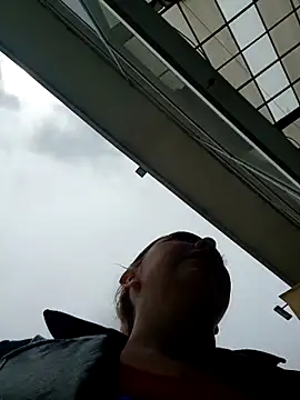 Snapshot of madelaine- chatting on October 31, 2025, 4:08 pm madelaine- online show from October 31, 2025, 4:08 pm