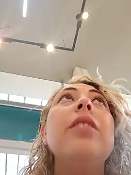 Snapshot of madelaine- chatting on November 1, 2025, 8:55 pm madelaine- online show from November 1, 2025, 8:55 pm