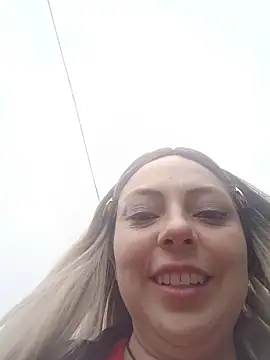 Snapshot of madelaine- chatting on November 5, 2025, 7:36 pm madelaine- online show from November 5, 2025, 7:36 pm