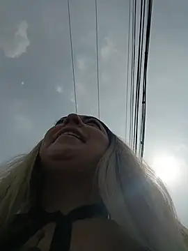 Snapshot of madelaine- chatting on November 6, 2025, 6:53 pm madelaine- online show from November 6, 2025, 6:53 pm