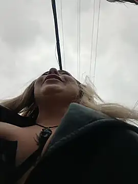 Snapshot of madelaine- chatting on November 9, 2025, 7:34 pm madelaine- online show from November 9, 2025, 7:34 pm