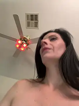 Snapshot of VixenVixie chatting on December 17, 2024, 1:39 am VixenVixie online show from December 17, 2024, 1:39 am