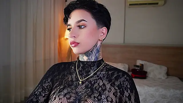 Snapshot of AliceShazaham_ chatting on October 23, 2025, 7:51 am AliceShazaham online show from October 23, 2025, 7:51 am