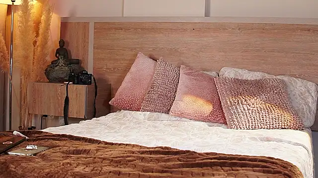 AliceShazaham  online show from February 1, 2026, 7:07 am