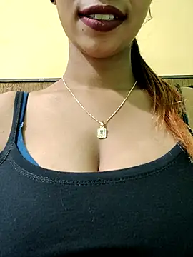 Snapshot of RUPAI009 chatting on March 5, 2025, 6:33 am RUPAI009 online show from March 5, 2025, 6:33 am