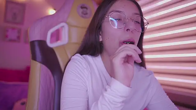 milly kenner online show from April 15, 2026, 7:21 pm