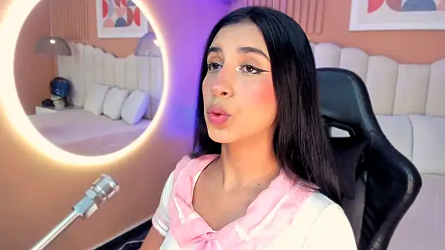 zia cooper online show from October 16, 2025, 7:15 pm