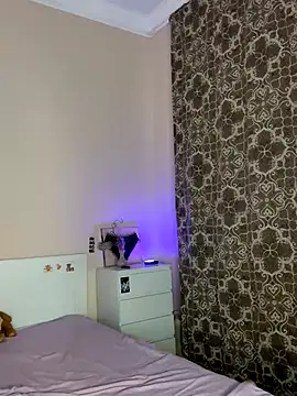 bigbabykiki online show from November 8, 2025, 3:23 pm