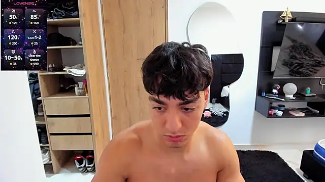 Cristhian Evans online show from October 9, 2025, 2:26 pm