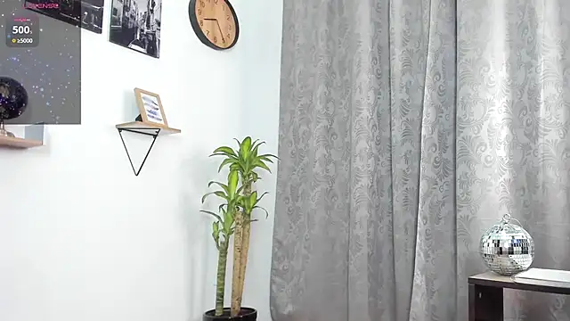 SophieBaker   online show from November 5, 2025, 1:27 am