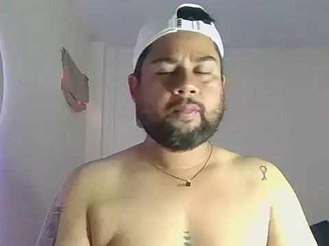 Snapshot of GABRIELGARCIA1313 chatting on June 26, 2026, 1:37 pm GABRIELGARCIA1313 online show from June 26, 2026, 1:37 pm