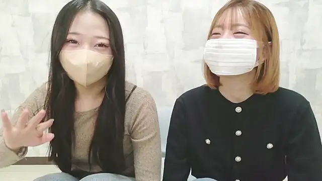 Snapshot of LOVE_MOMO_LOVE chatting on May 20, 2026, 12:00 pm LOVE MOMO LOVE online show from May 20, 2026, 12:00 pm