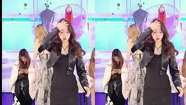 YIYI XIXI 18 online show from December 18, 2024, 7:04 am