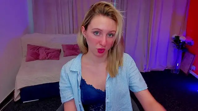 Snapshot of Lia_Bloom_ chatting on March 13, 2025, 12:02 pm Lia Bloom online show from March 13, 2025, 12:02 pm